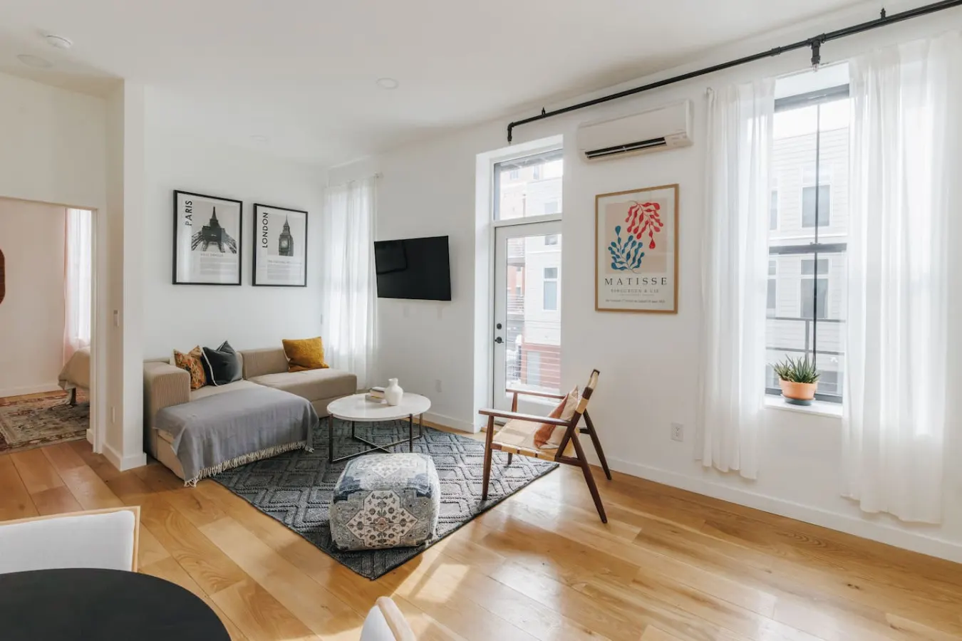European Style Luxe 1BD, Walk to All OTR 1