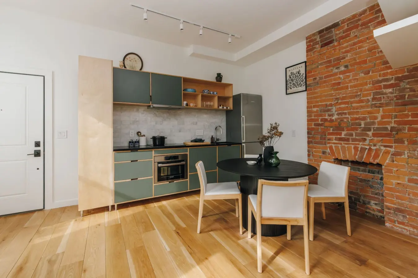 European Style Luxe 1BD, Walk to All OTR 2