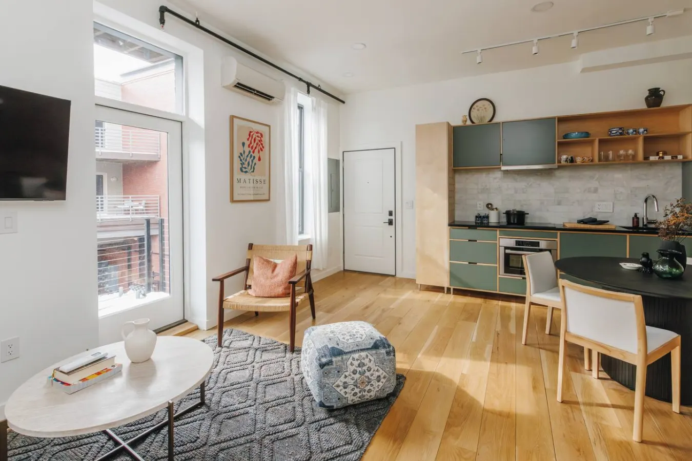 European Style Luxe 1BD, Walk to All OTR 10