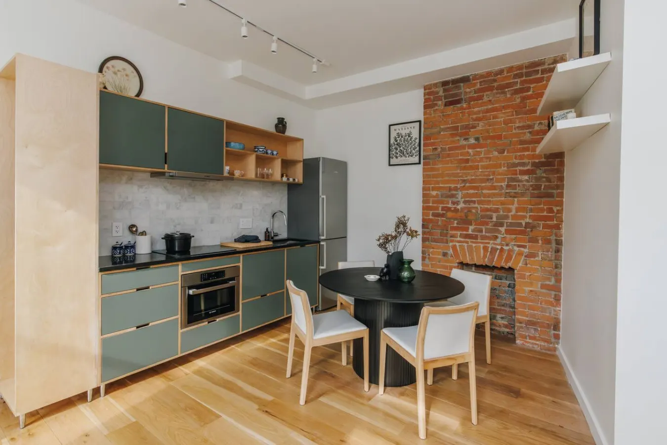 European Style Luxe 1BD, Walk to All OTR 12