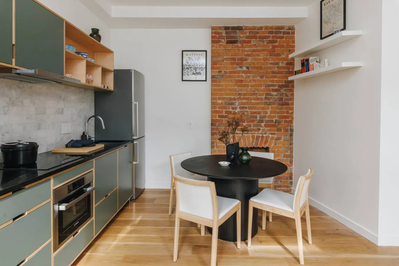 European Style Luxe 1BD, Walk to All OTR 13