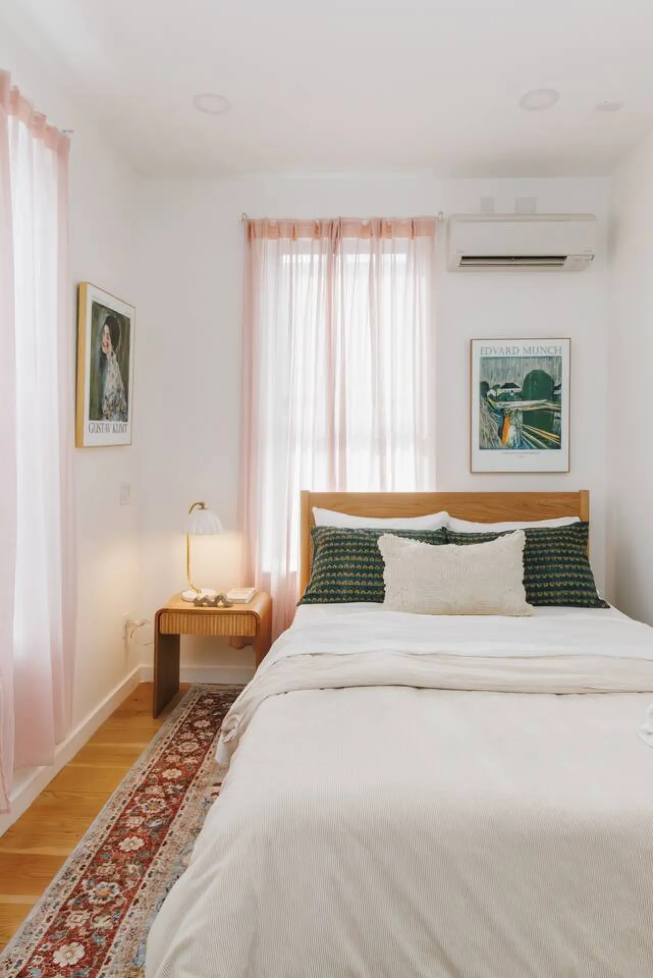 European Style Luxe 1BD, Walk to All OTR 3