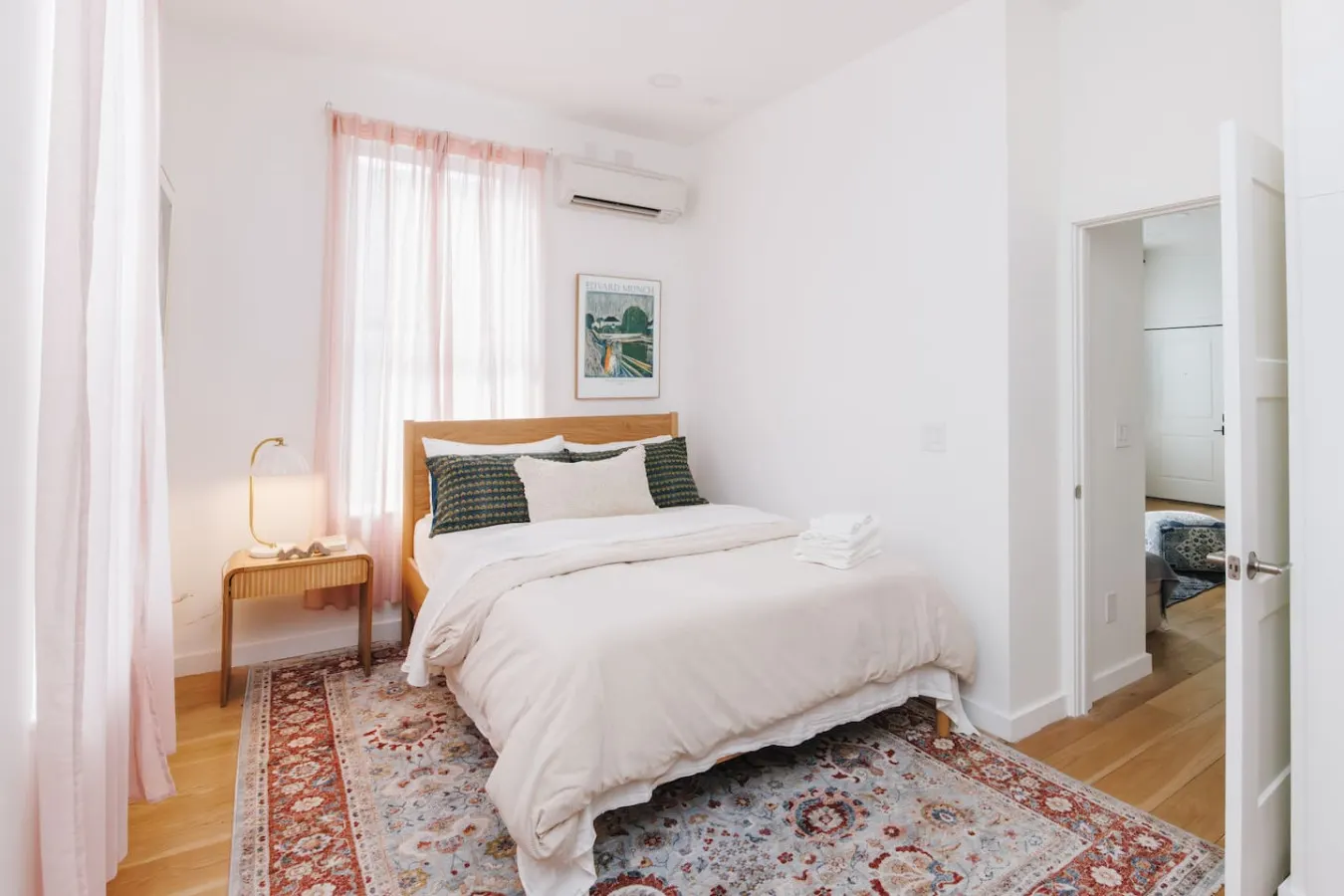 European Style Luxe 1BD, Walk to All OTR 6
