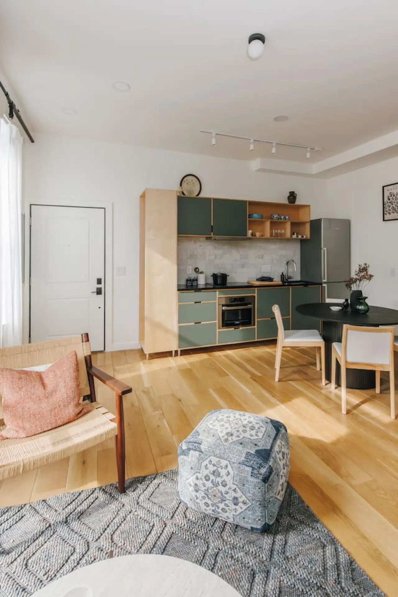 European Style Luxe 1BD, Walk to All OTR 7