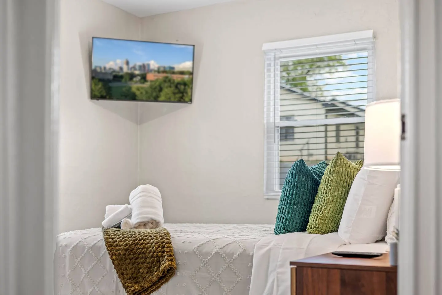 Cozy 2BR Unit in the heart of Summerhill 9
