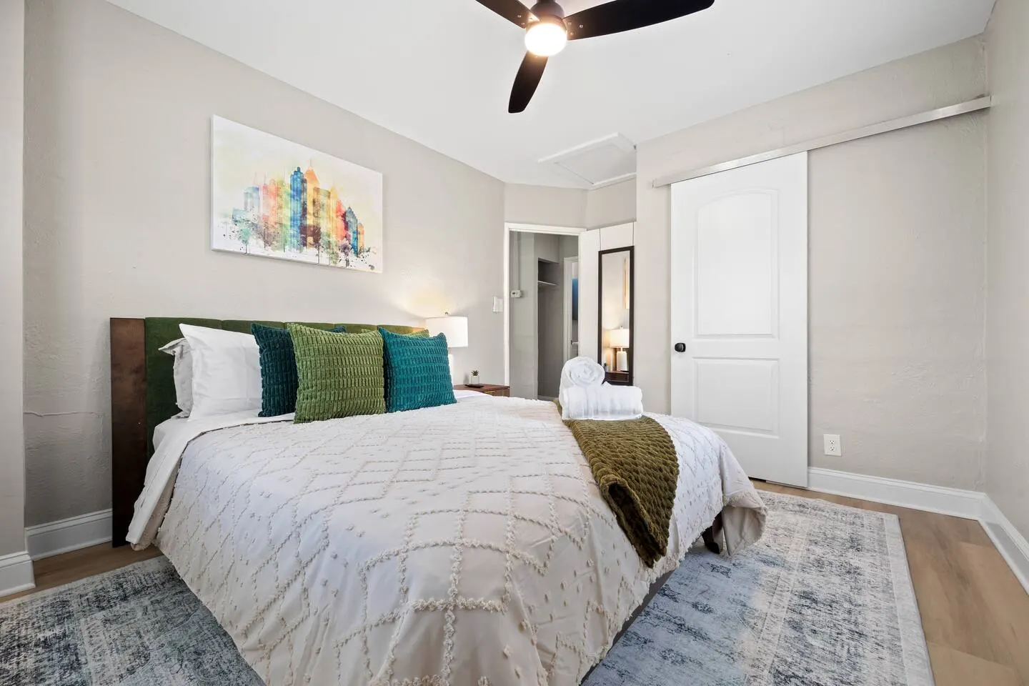 Cozy 2BR Unit in the heart of Summerhill 10