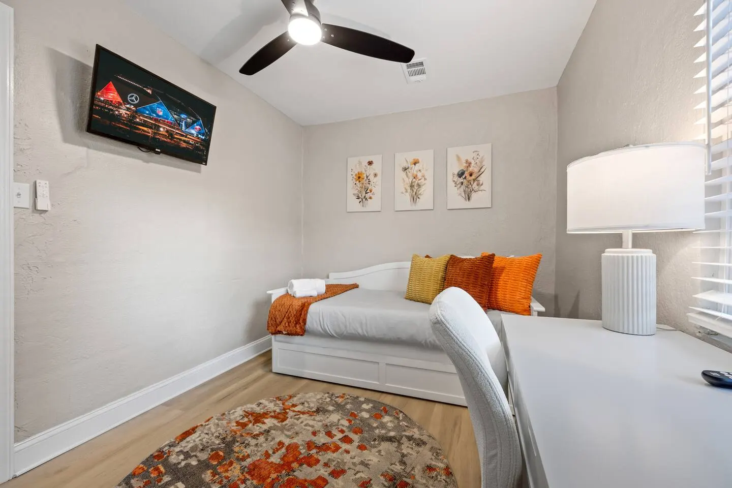 Cozy 2BR Unit in the heart of Summerhill 12