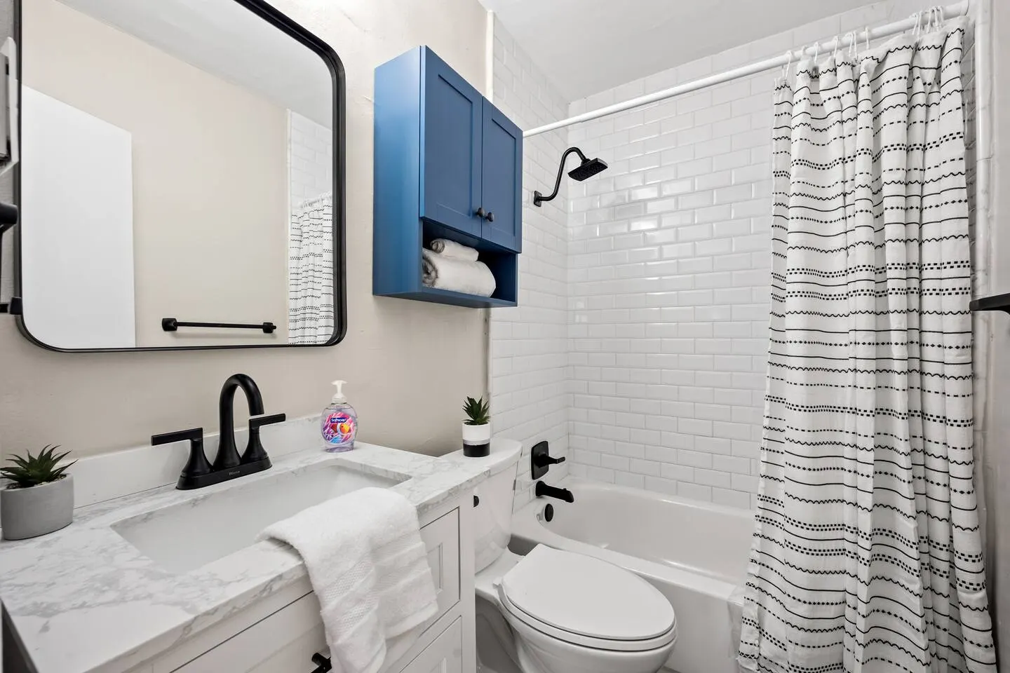Cozy 2BR Unit in the heart of Summerhill 14