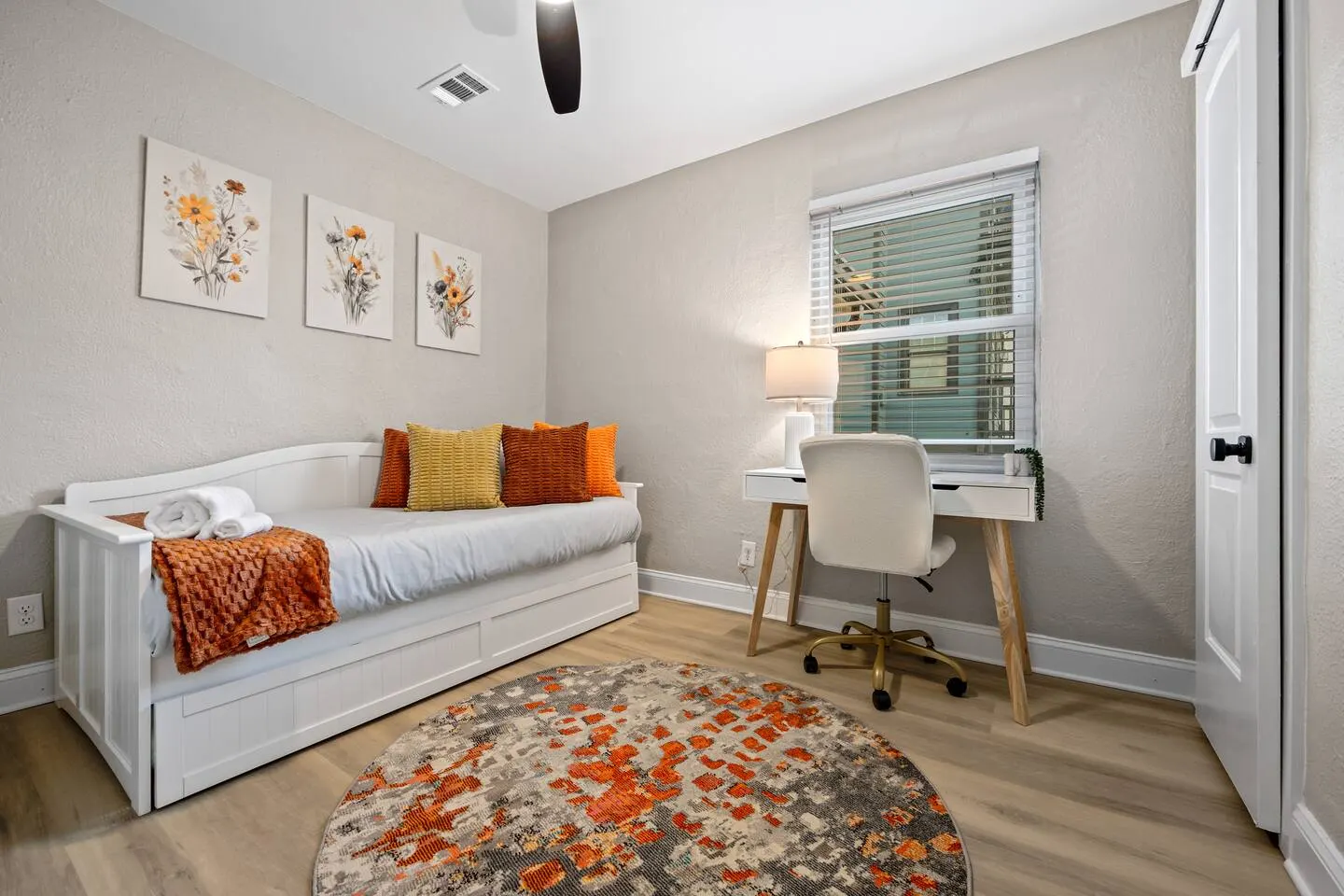Cozy 2BR Unit in the heart of Summerhill 15