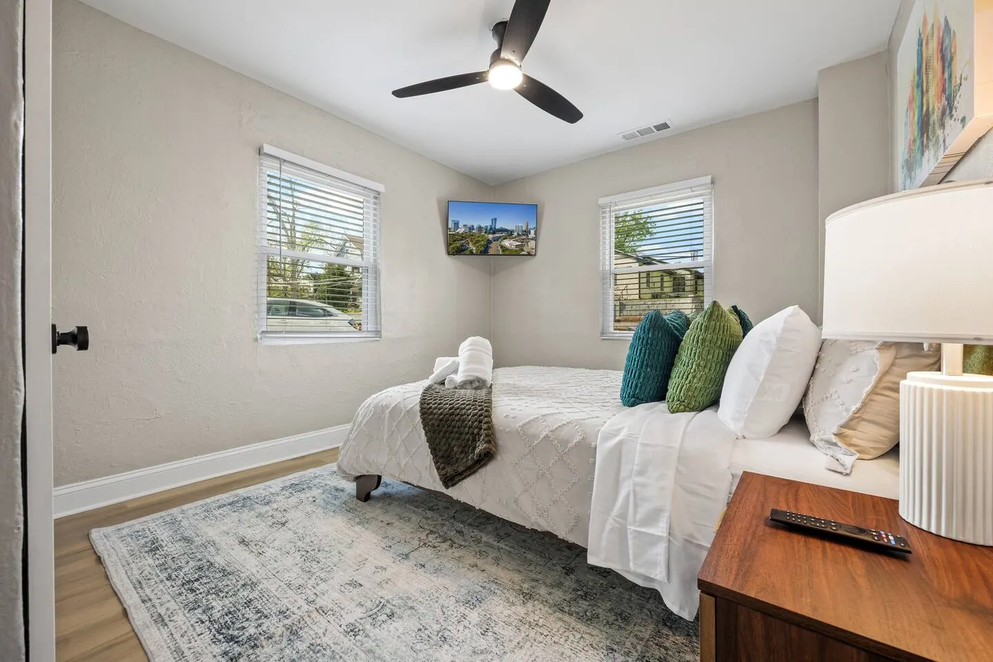 Cozy 2BR Unit in the heart of Summerhill — photo 3