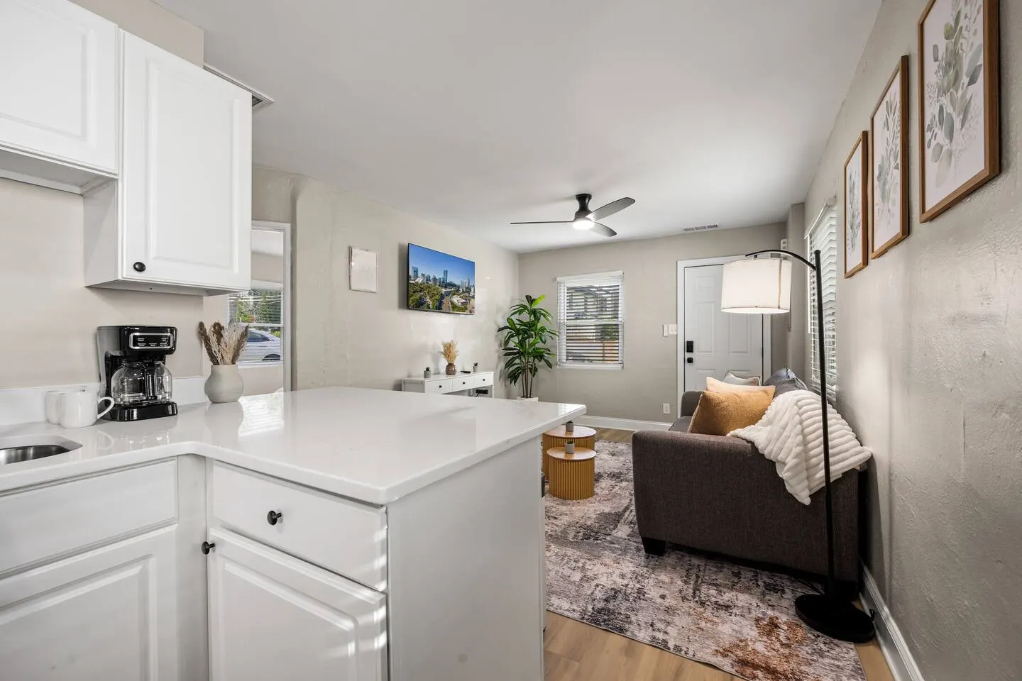Cozy 2BR Unit in the heart of Summerhill 6