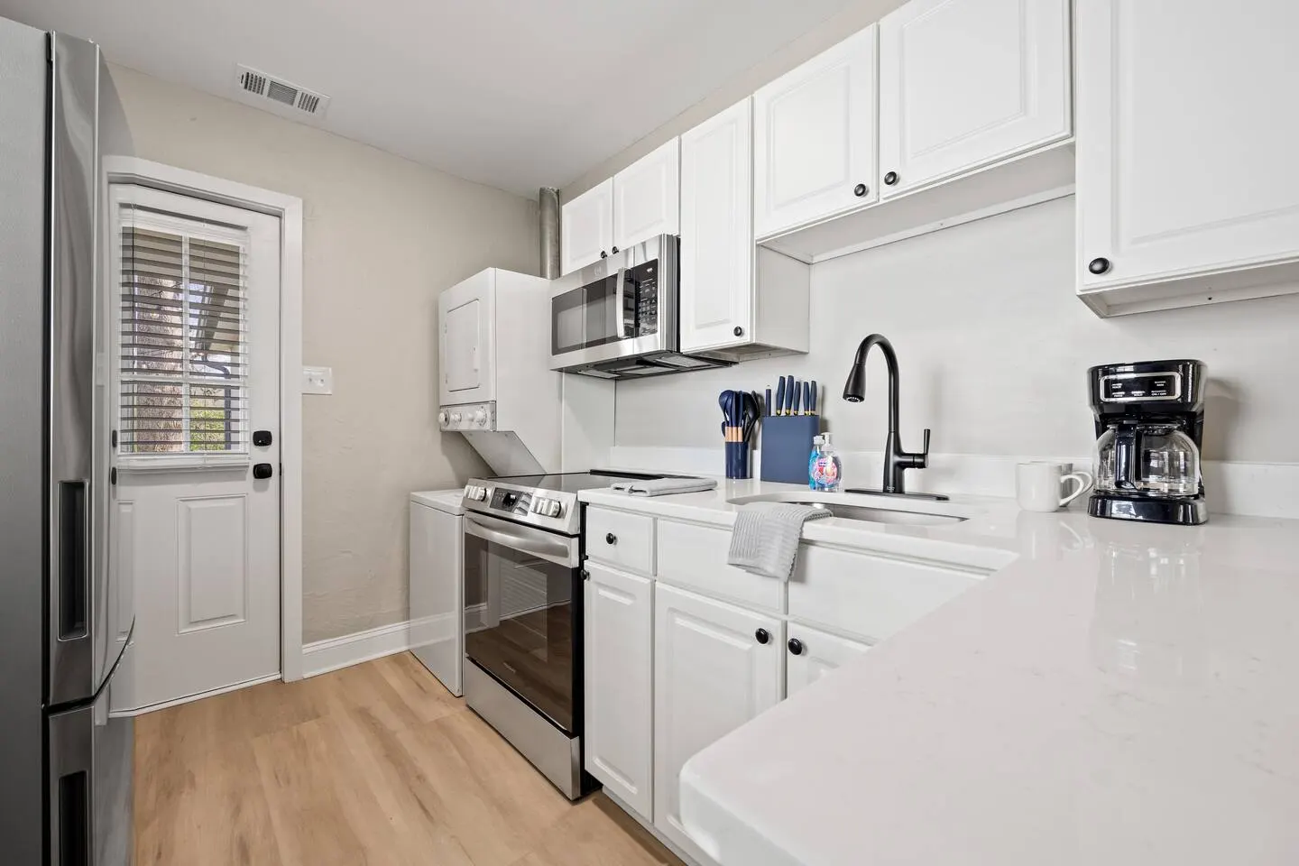 Cozy 2BR Unit in the heart of Summerhill 7