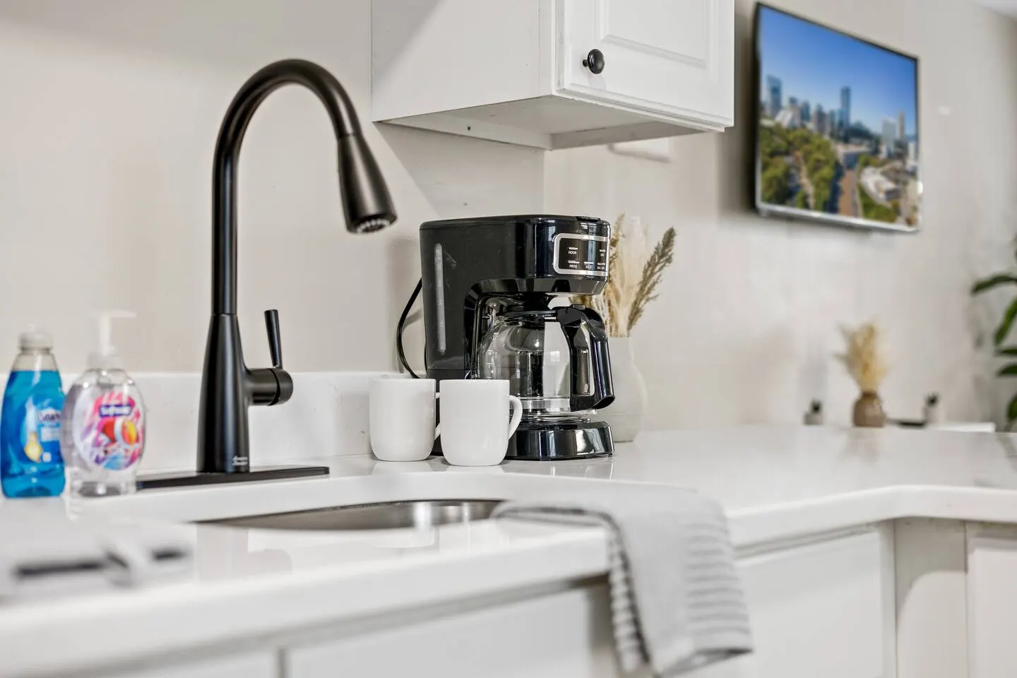 Cozy 2BR Unit in the heart of Summerhill 8