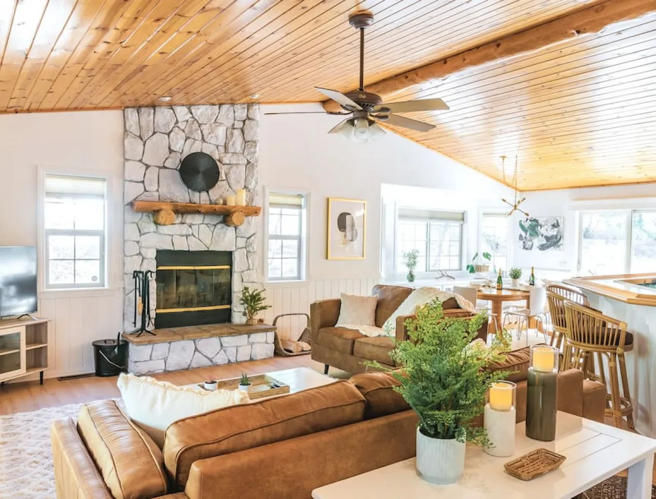 NAMU CABIN Modern Chic Design Spa & Gameroom 2