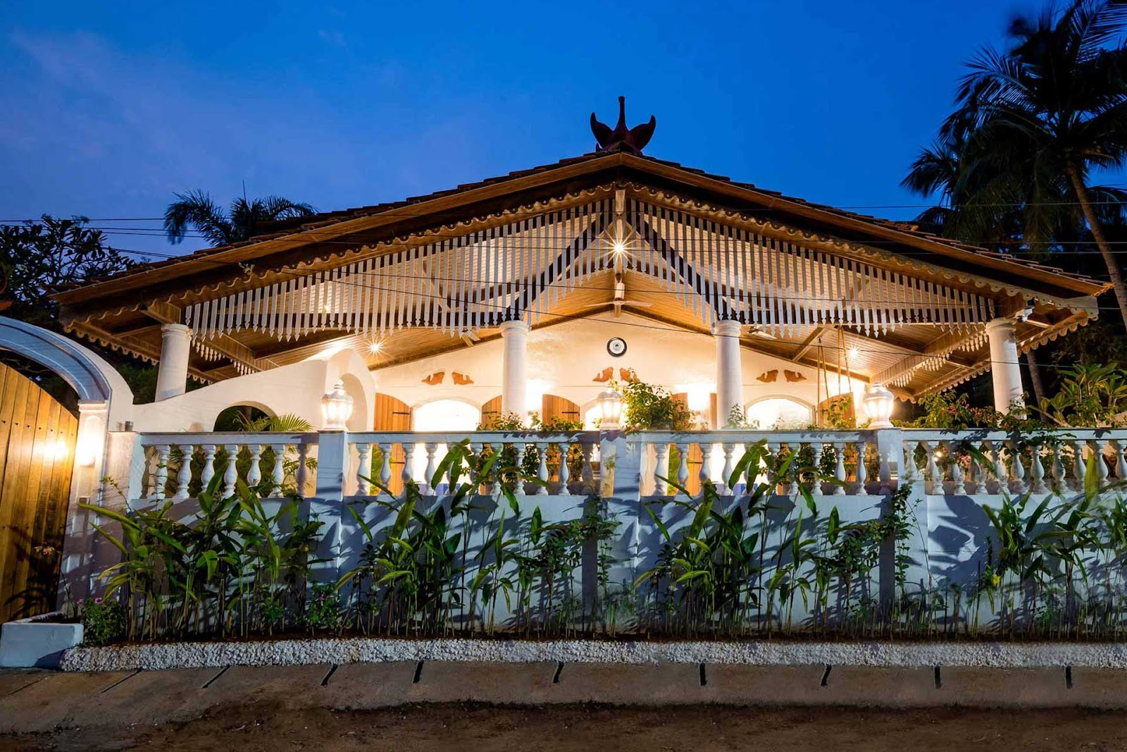 4BR| Luxe Pool+Breakfast |StayVista| Bay View @Goa 1