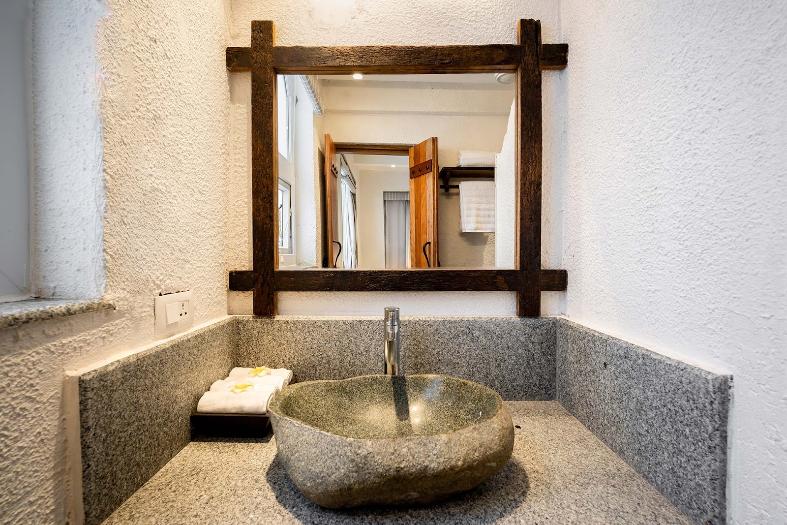4BR| Luxe Pool+Breakfast |StayVista| Bay View @Goa 4
