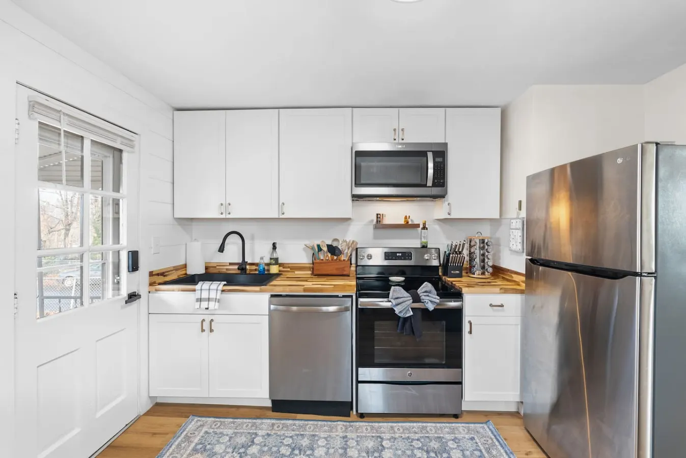 Cozy Cottage | 10 Min To Downtown, Near LU & UL — photo 4