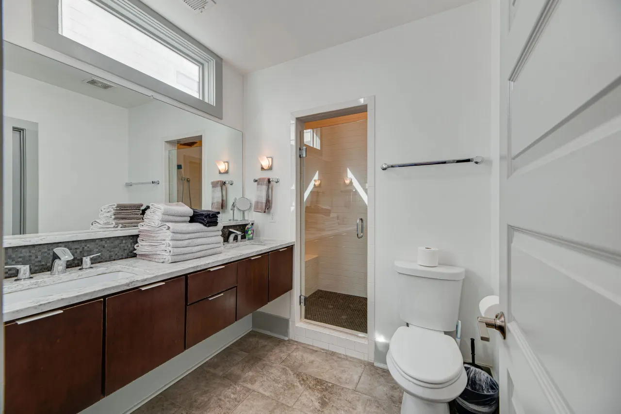 Downtown/Hottub/Music Row/20 foot ceiling/Gulch!.! 11