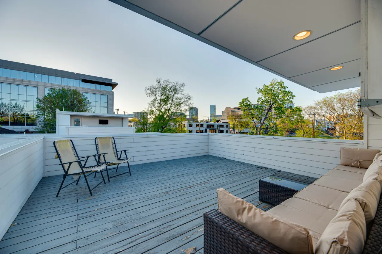 Downtown/Hottub/Music Row/20 foot ceiling/Gulch!.! 18