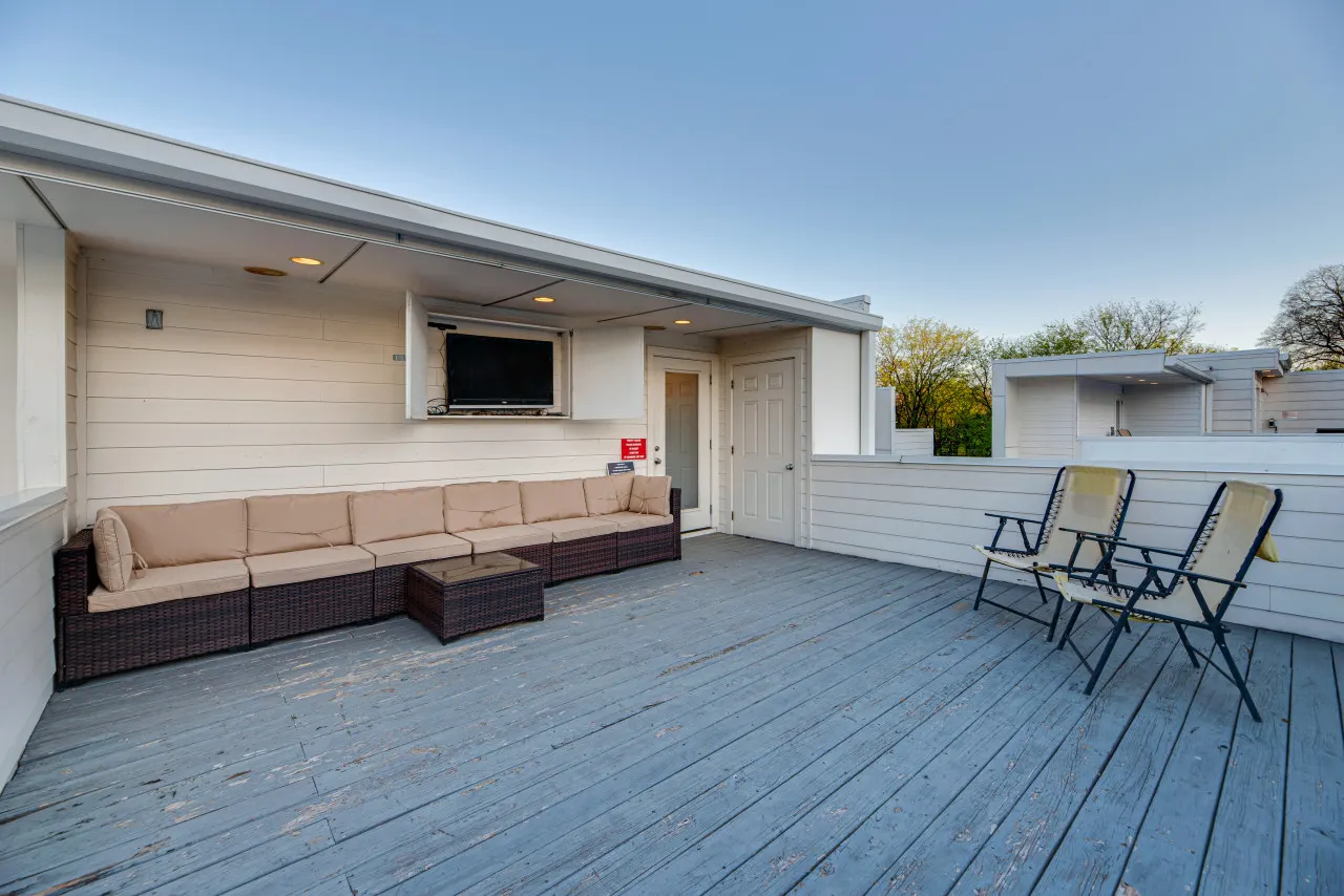 Downtown/Hottub/Music Row/20 foot ceiling/Gulch!.! 20