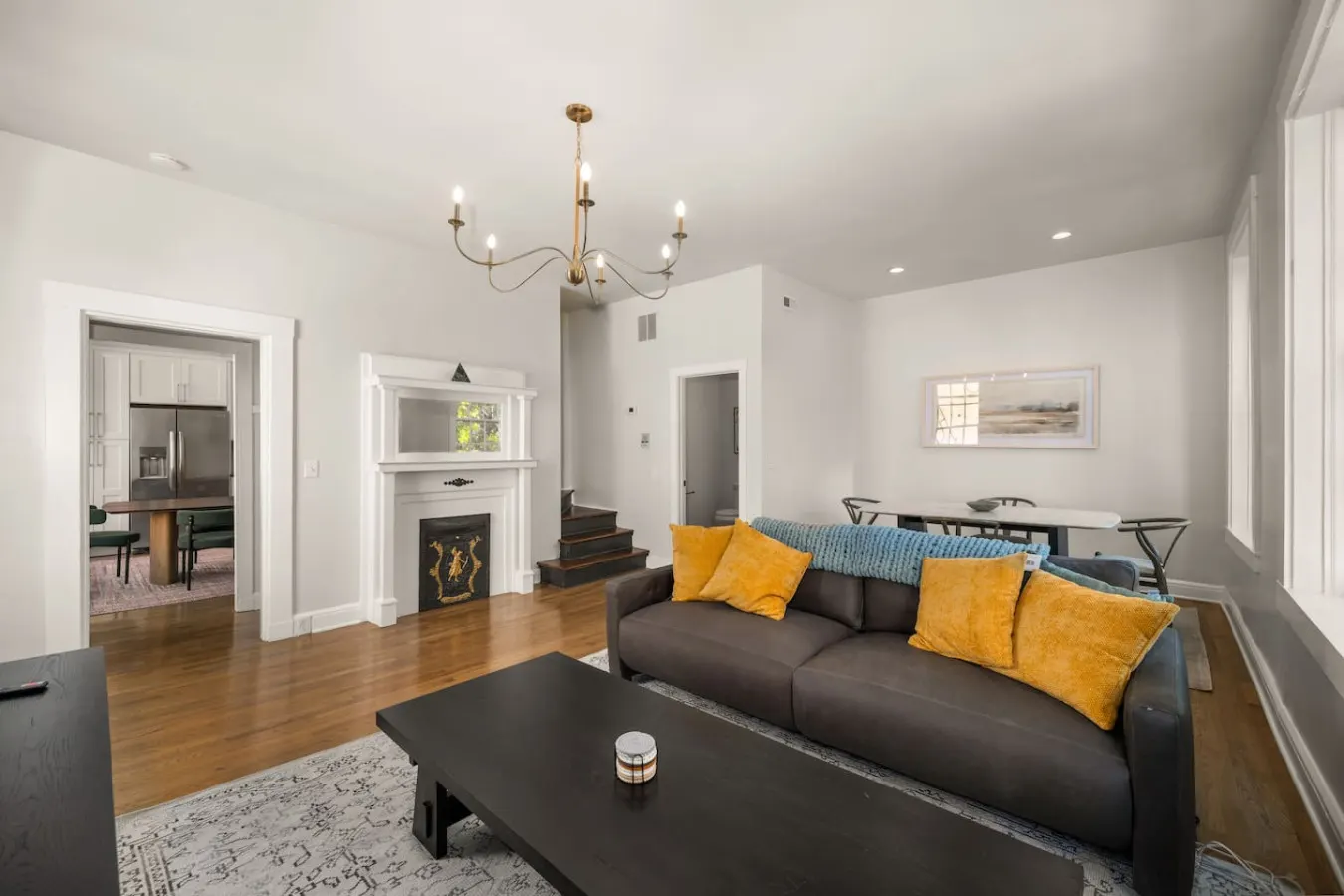 Luxe 2bd Apartment, Lots of Natural Light 10