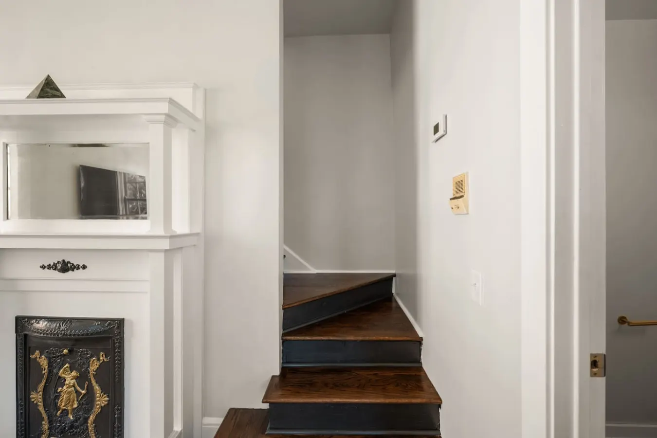 Luxe 2bd Apartment, Lots of Natural Light 17