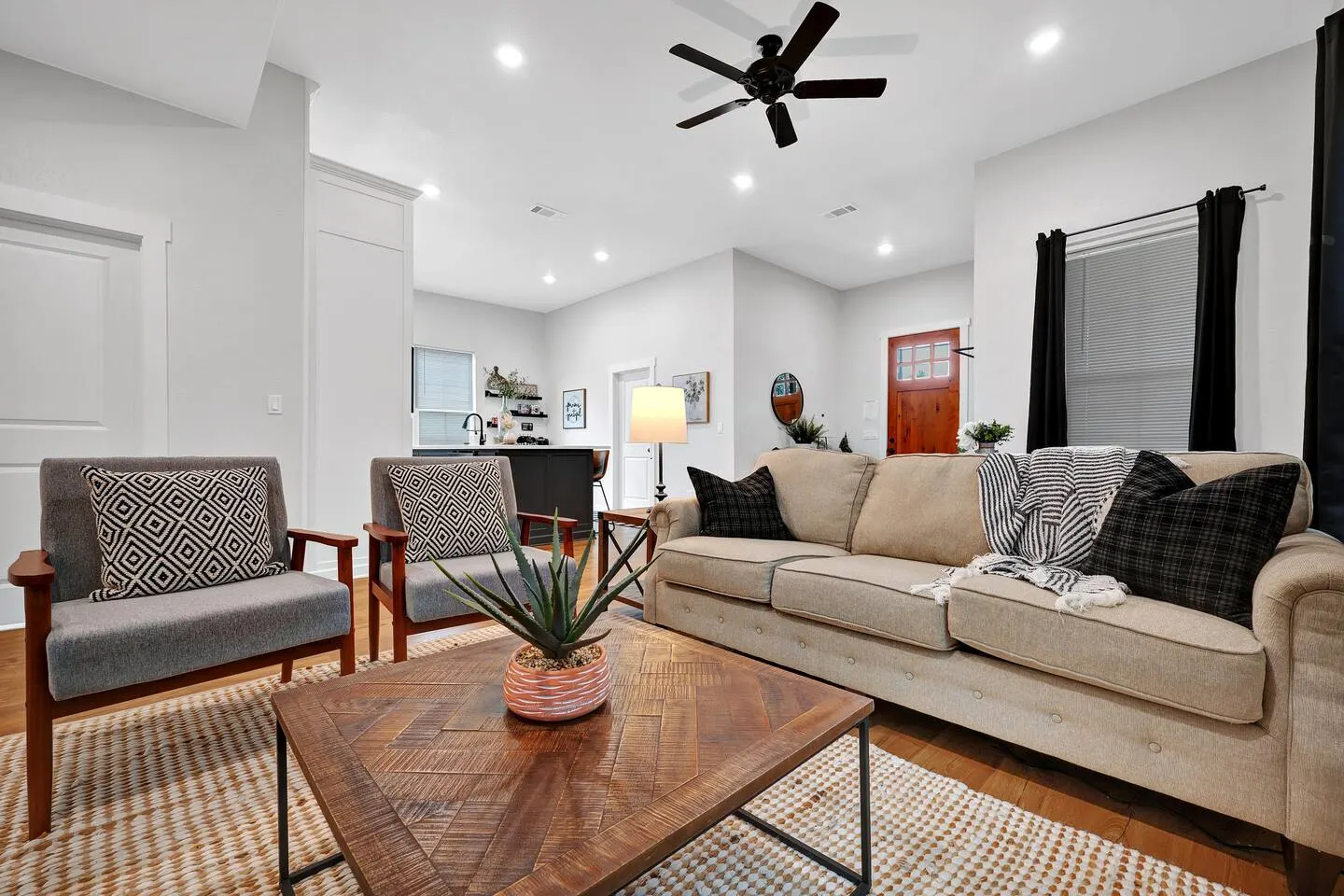 Jesse's Place - Magnolia/Baylor/Downtown Waco 6