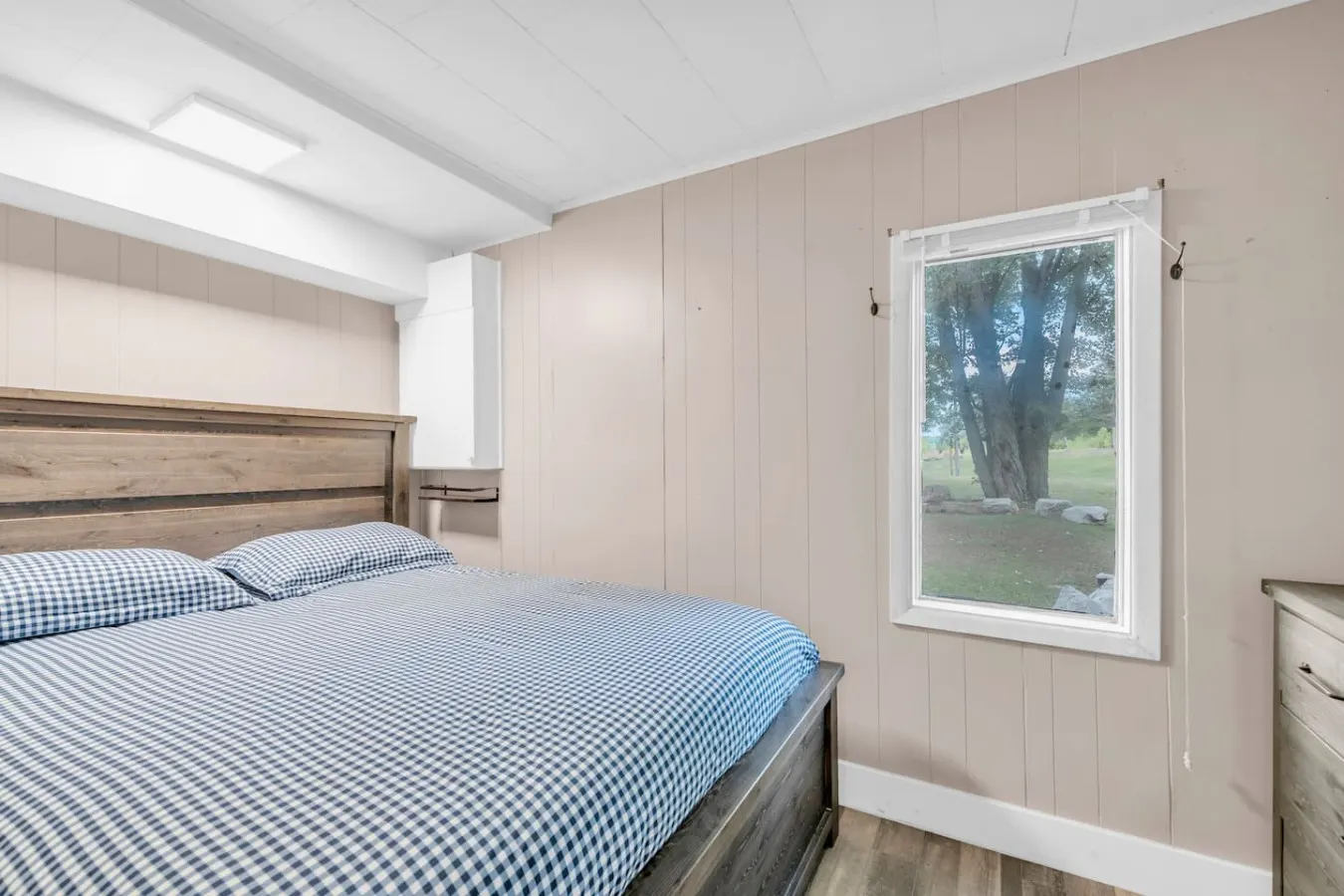 MLC-Two Lakefront Cottages - NO Neighbours beside! — photo 4