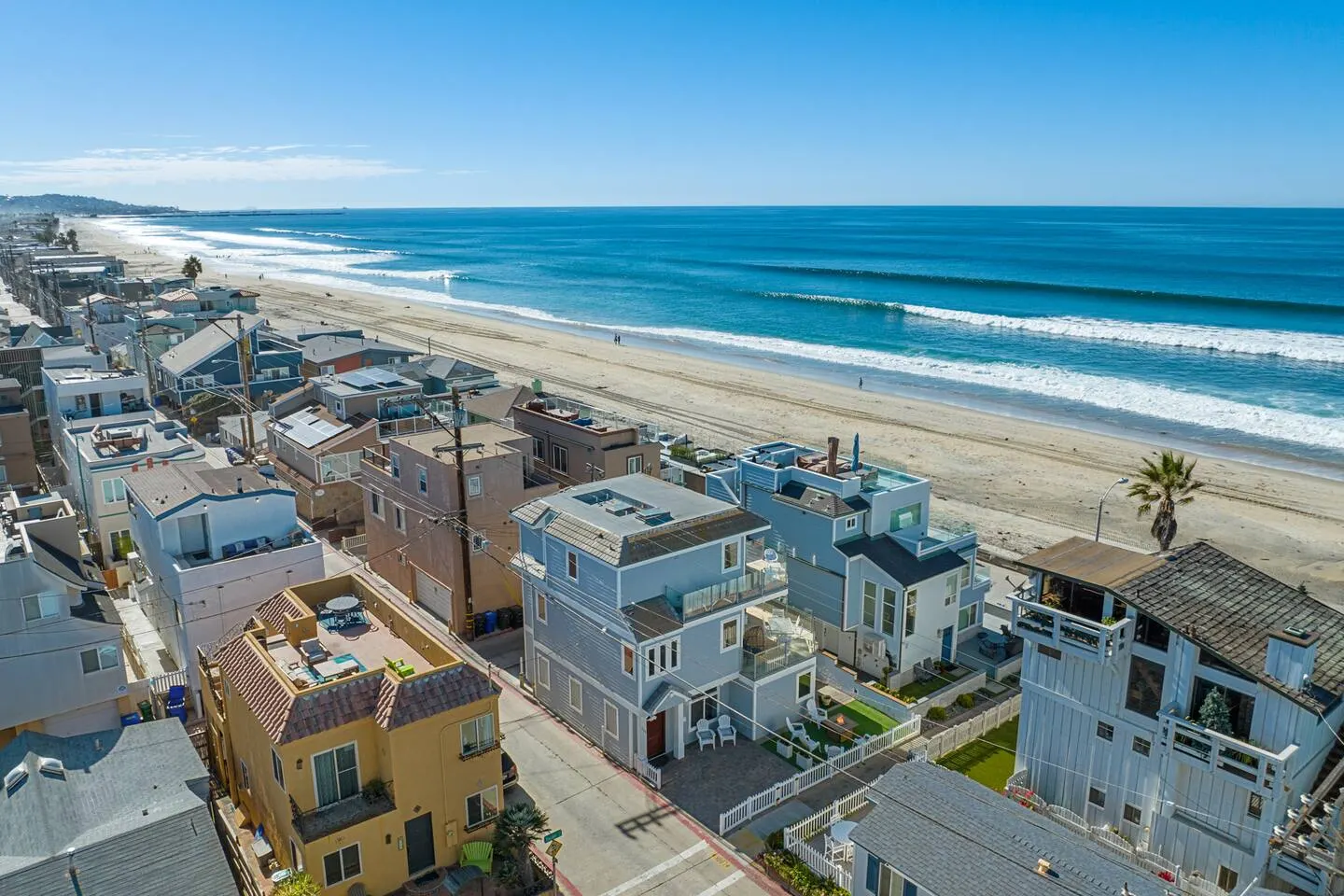 The Mission Beach VIP- 3 Decks, AC, Steps to Sand! 10