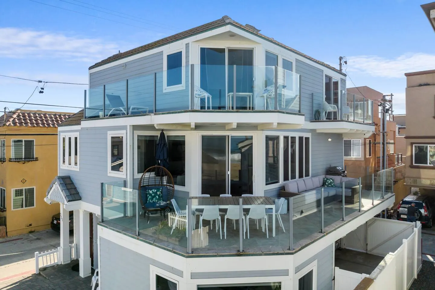 The Mission Beach VIP- 3 Decks, AC, Steps to Sand! 6