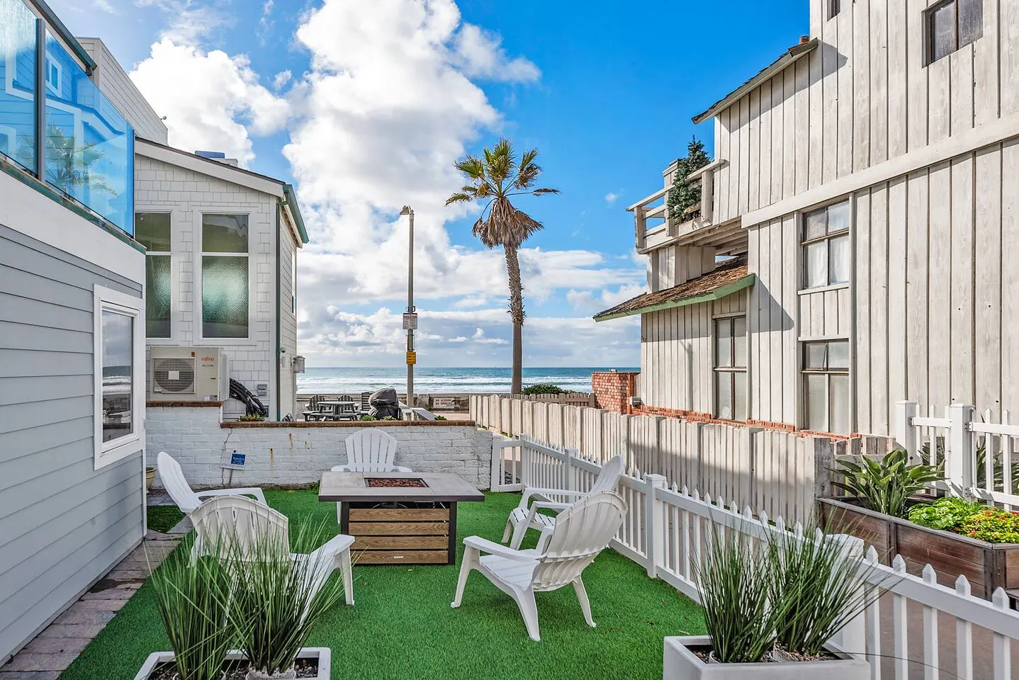The Mission Beach VIP- 3 Decks, AC, Steps to Sand! 7