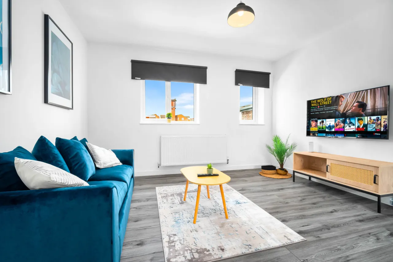 Stylish Apartment - Parking - WiFi - Cradley Heath