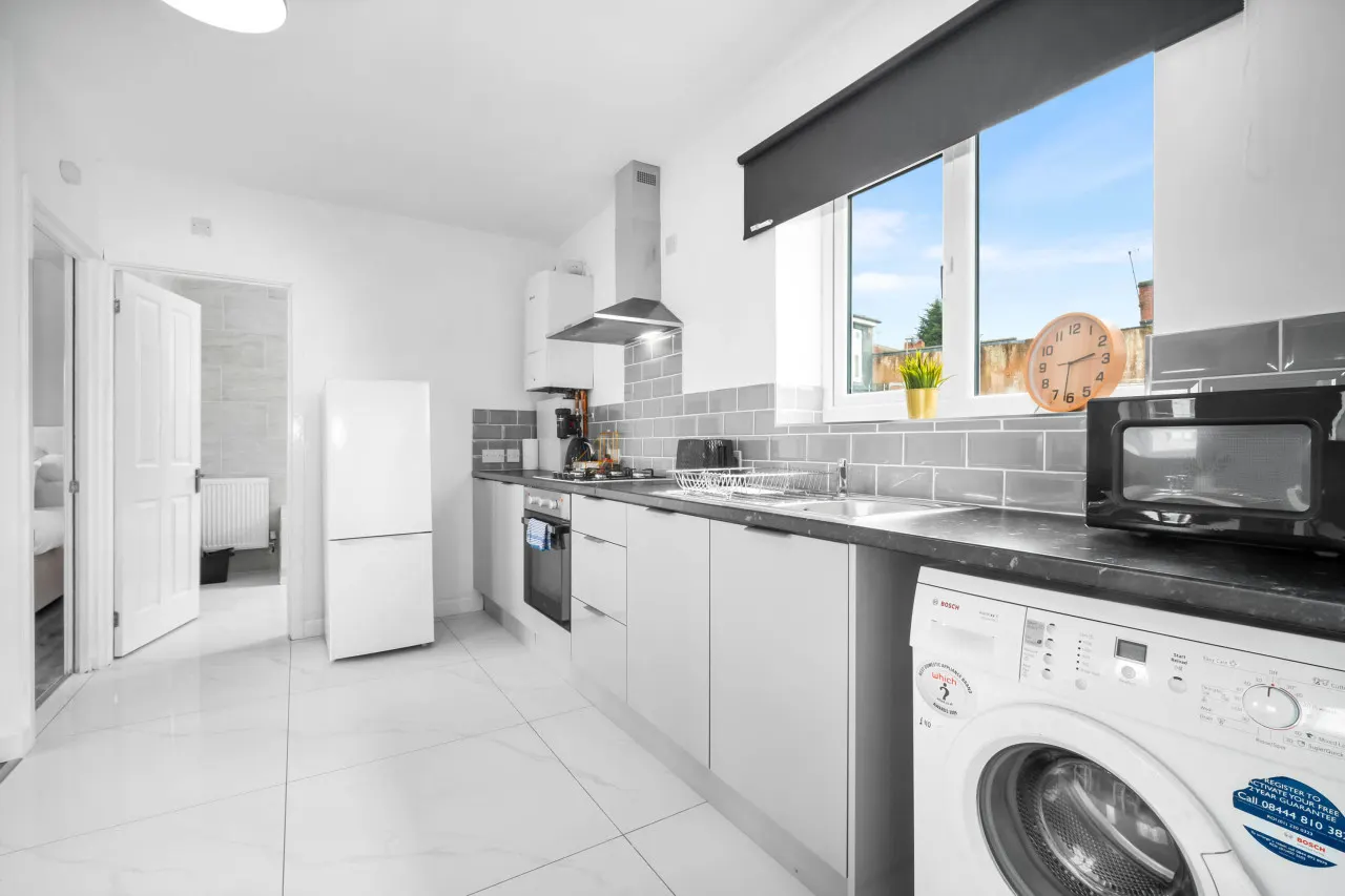 Stylish Apartment - Parking - WiFi - Cradley Heath 12
