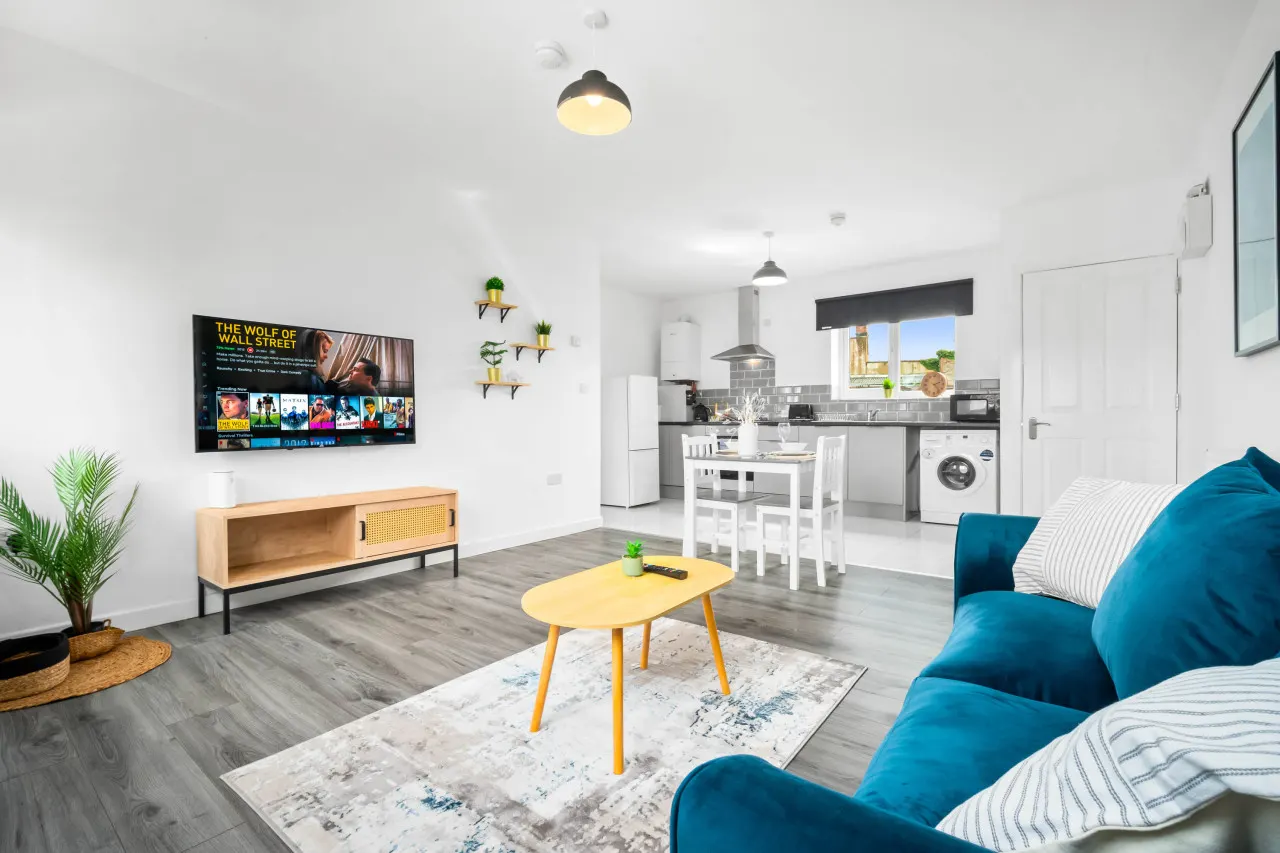 Stylish Apartment - Parking - WiFi - Cradley Heath 14