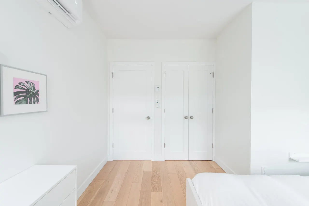 Little Italy - Montreal Contemporary Apartment 12