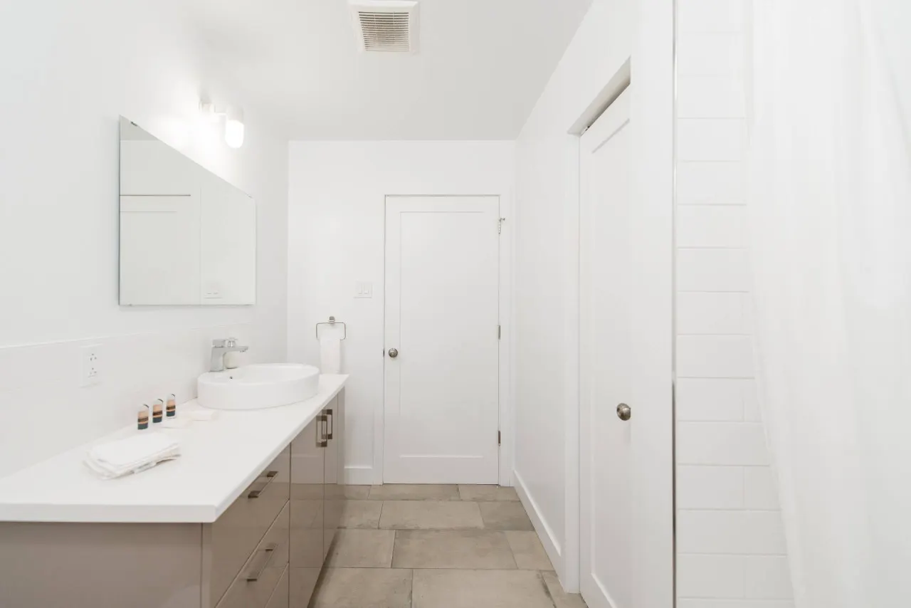 Little Italy - Montreal Contemporary Apartment 5