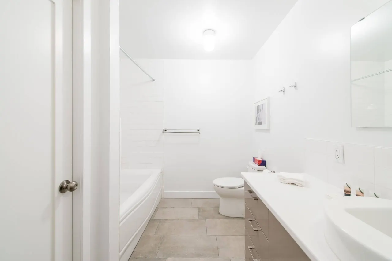 Little Italy - Montreal Contemporary Apartment 6