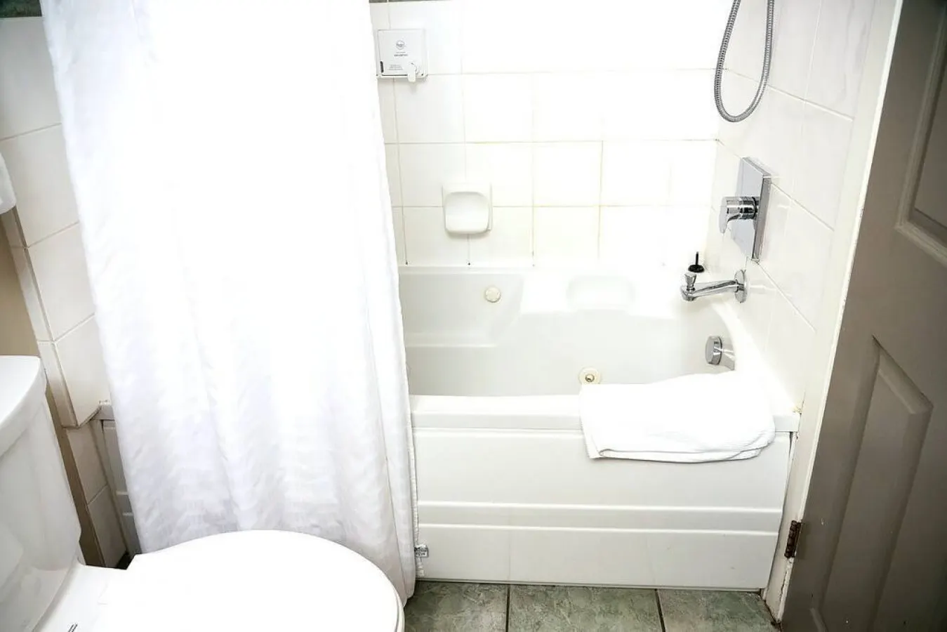 Banff Condo Shared Pool Stunning Mountain Views! 13