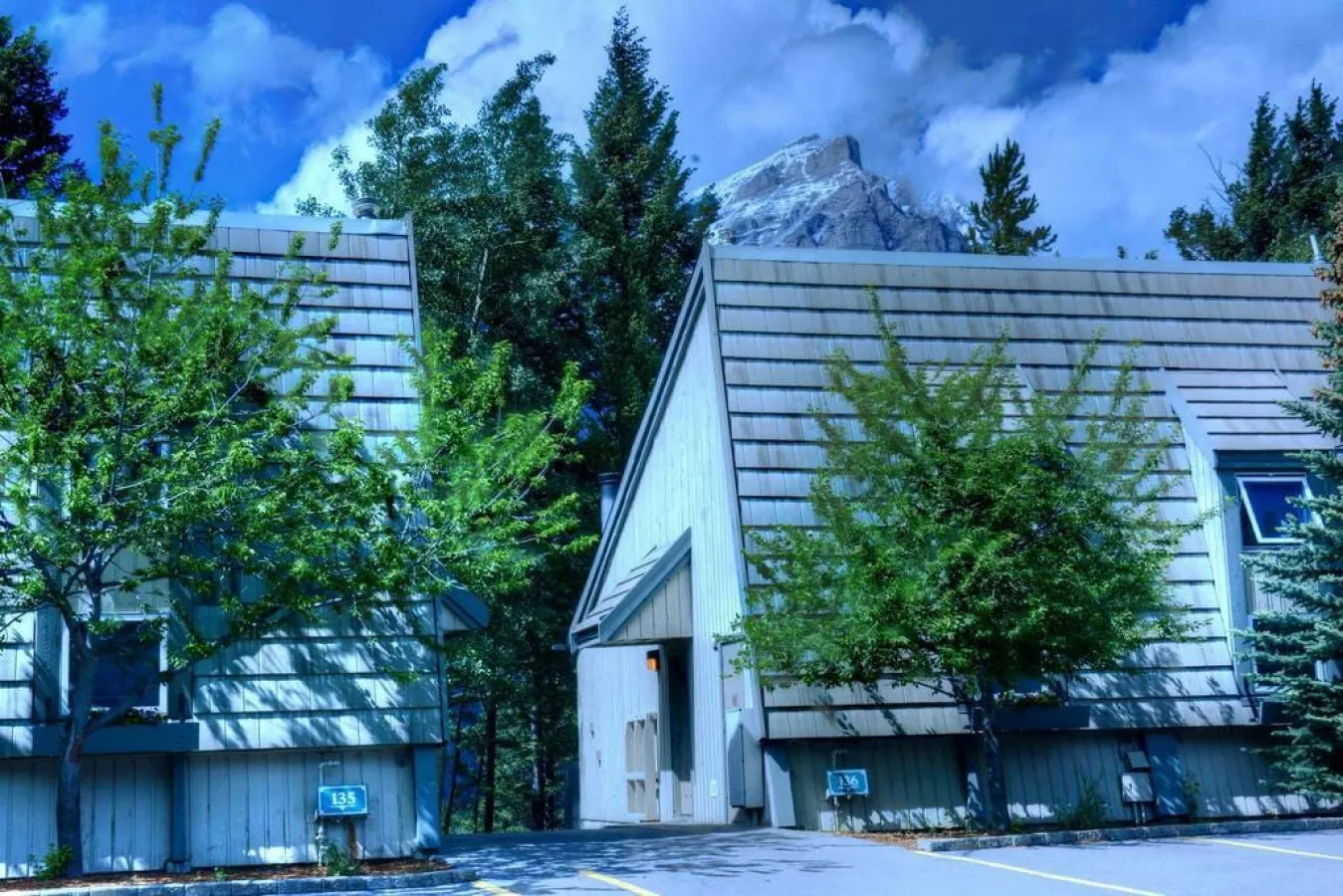 Banff Condo Shared Pool Stunning Mountain Views! 16
