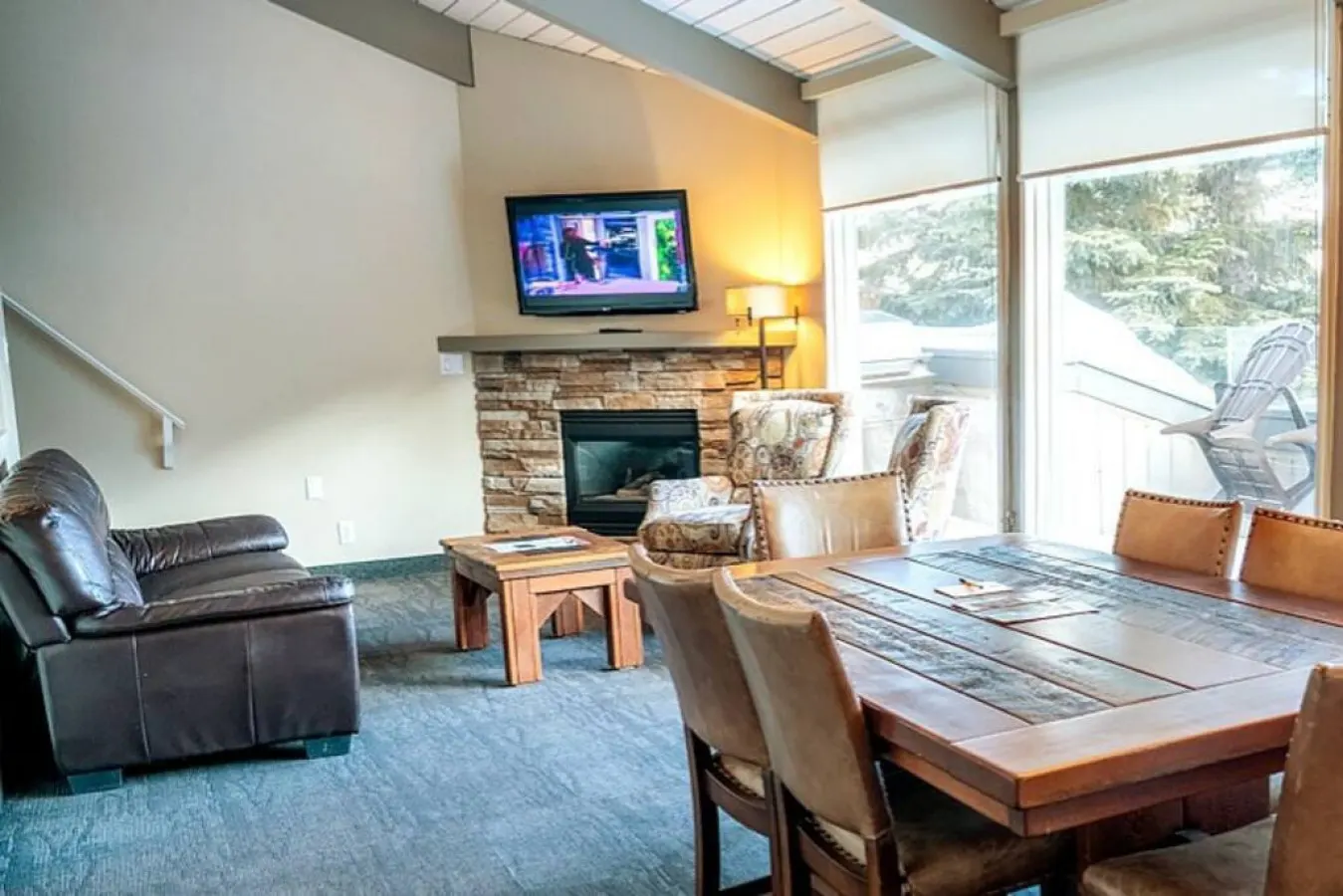 Banff Condo Shared Pool Stunning Mountain Views! 7
