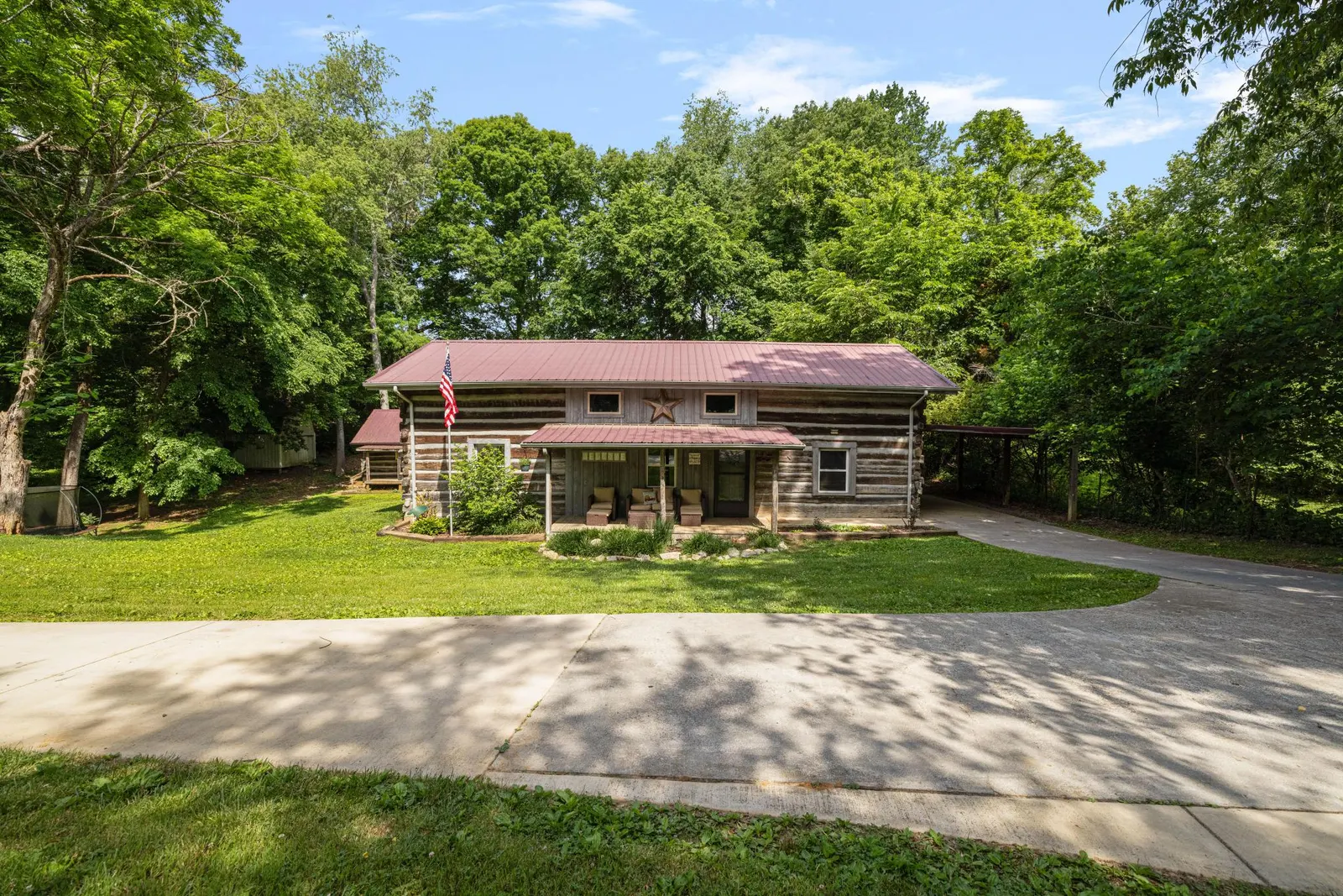 "Timber Lodge", Rustic 4BR Log Cabin + Guesthouse — photo 2
