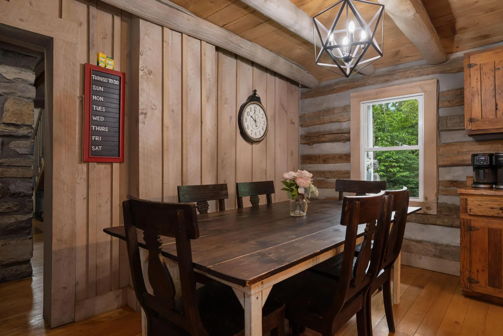 "Timber Lodge", Rustic 4BR Log Cabin + Guesthouse 19