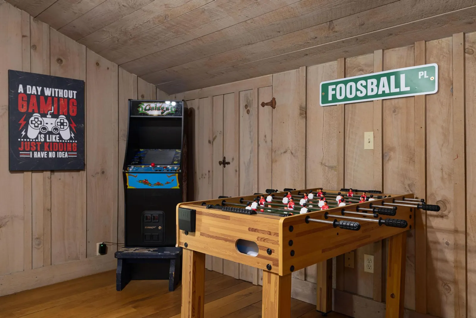 "Timber Lodge", Rustic 4BR Log Cabin + Guesthouse — photo 3