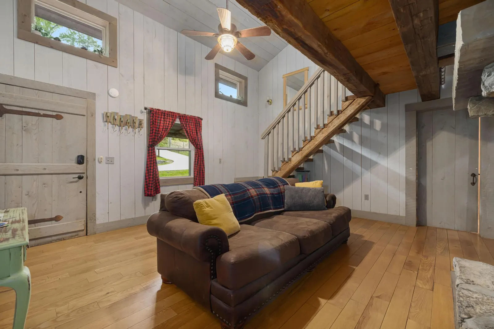 "Timber Lodge", Rustic 4BR Log Cabin + Guesthouse 6