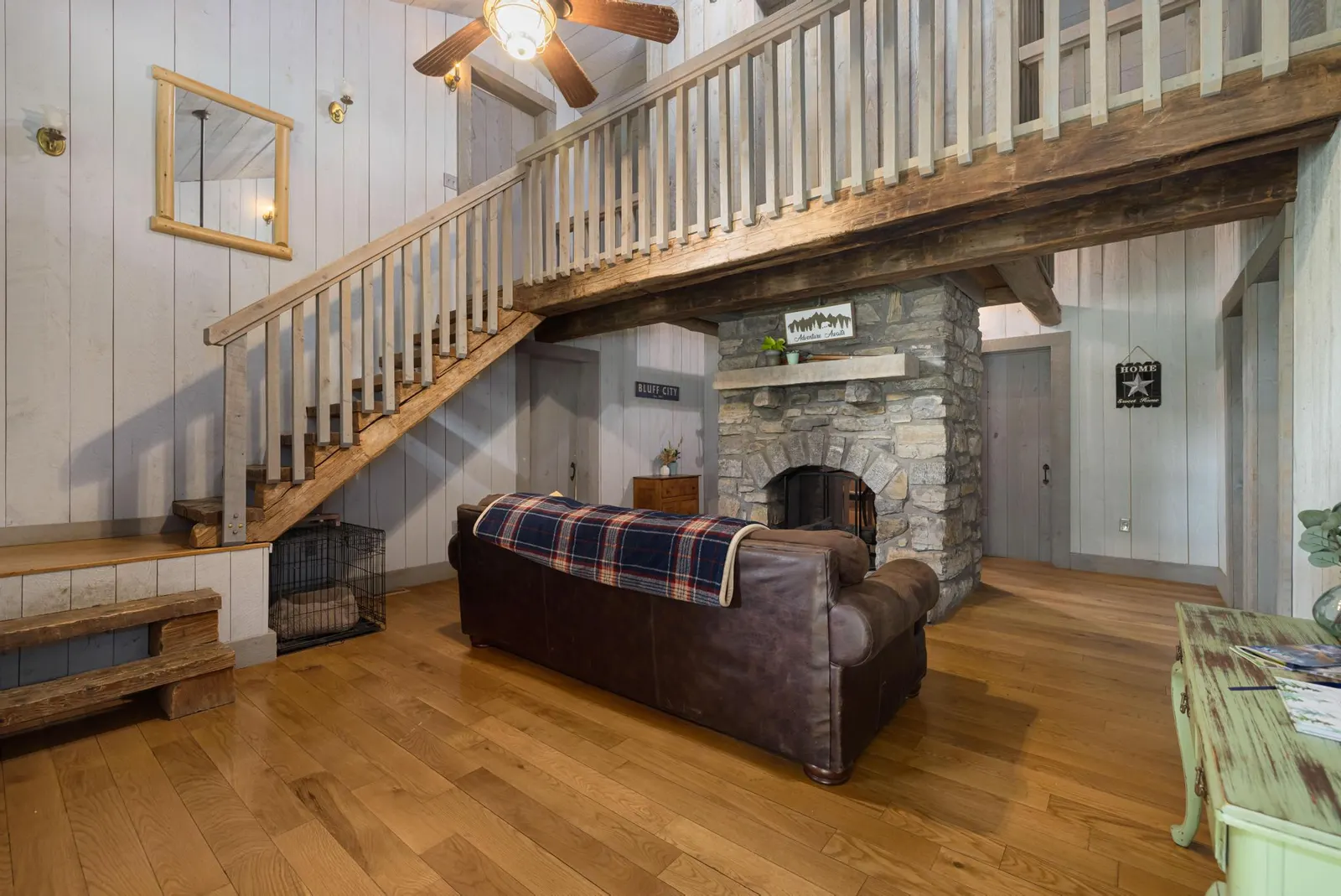 "Timber Lodge", Rustic 4BR Log Cabin + Guesthouse 7
