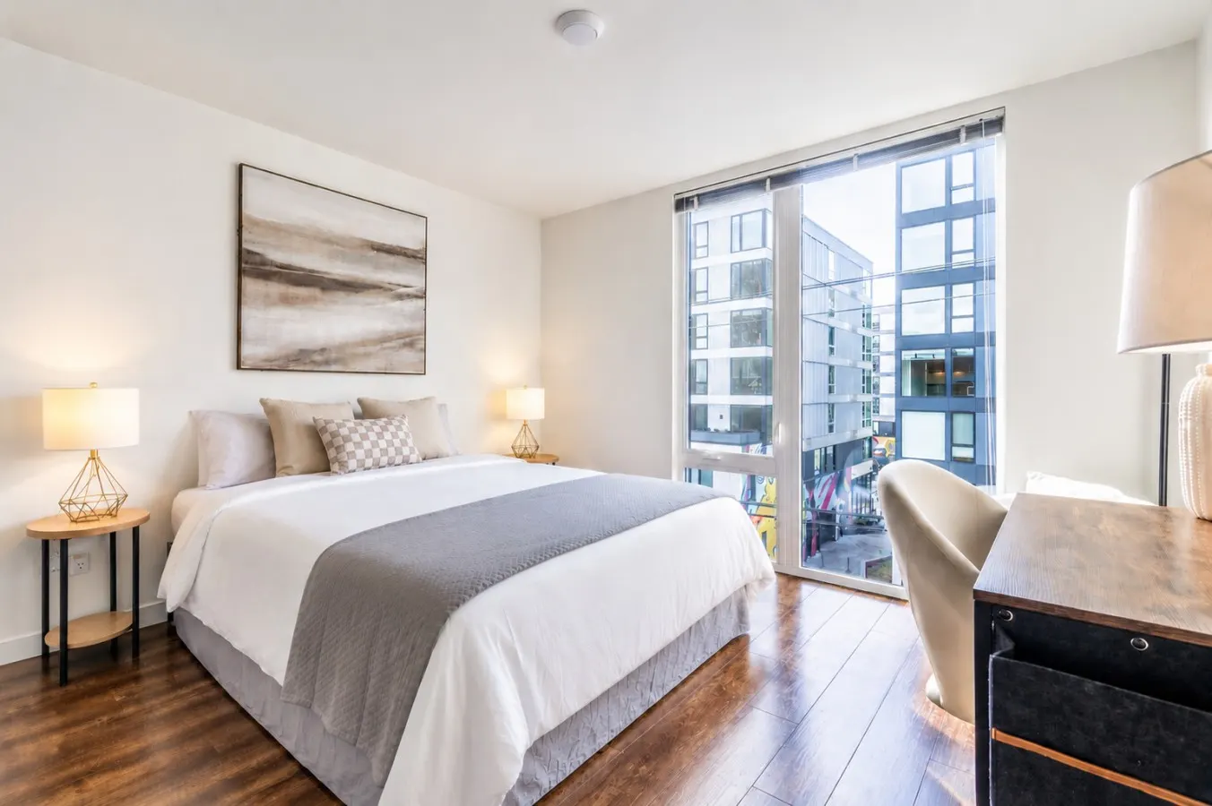 Seattle's modern and stylish Penthouse Apartment- Wifi, Pet Friendly, Rooftop