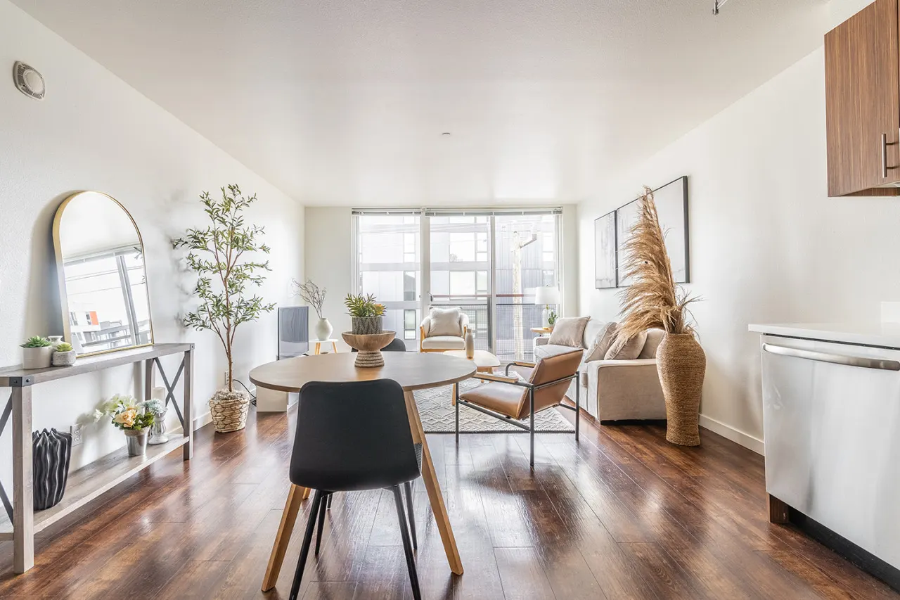 Seattle's modern and stylish Penthouse Apartment- Wifi, Pet Friendly, Rooftop 10