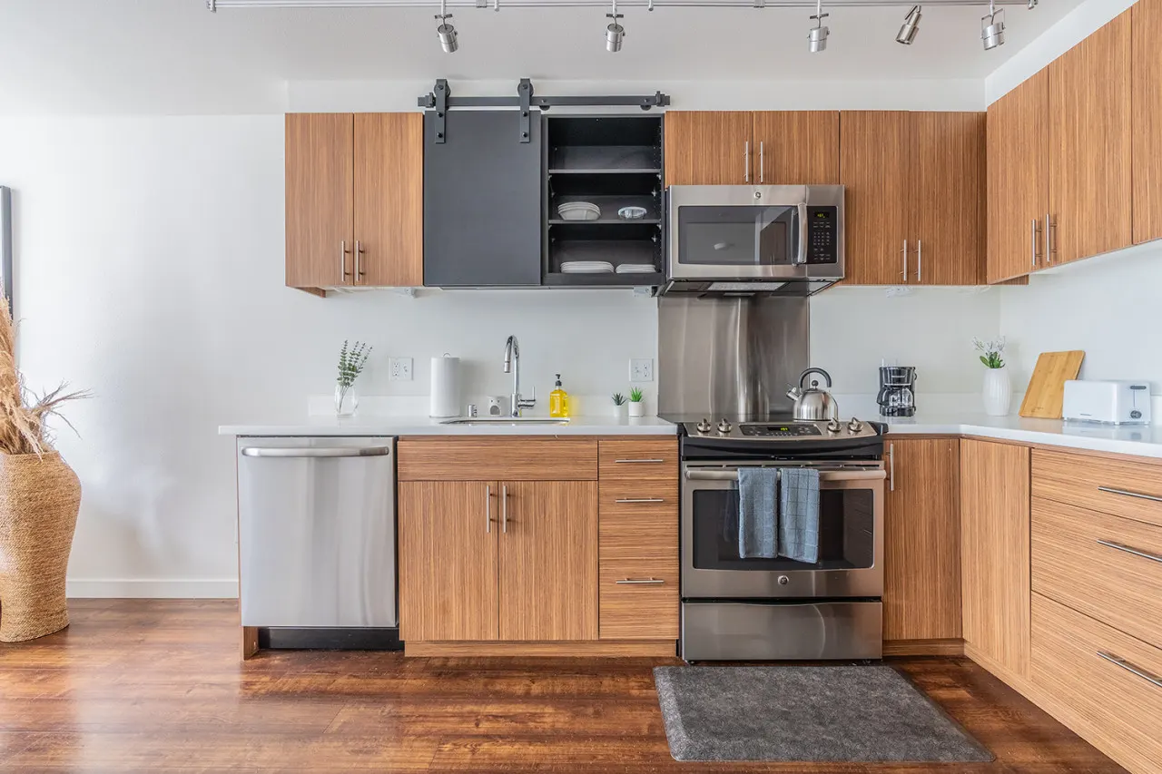 Seattle's modern and stylish Penthouse Apartment- Wifi, Pet Friendly, Rooftop 14