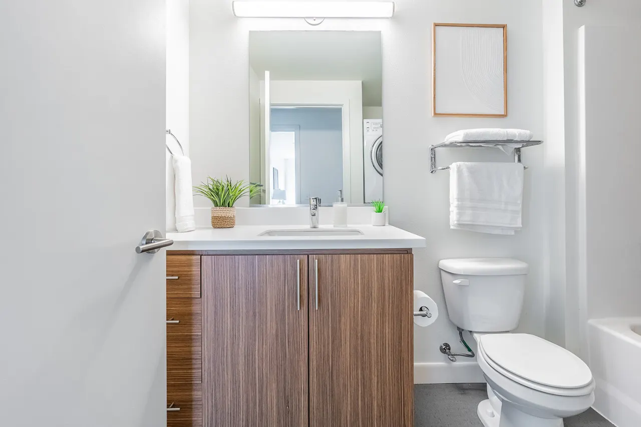 Seattle's modern and stylish Penthouse Apartment- Wifi, Pet Friendly, Rooftop 15