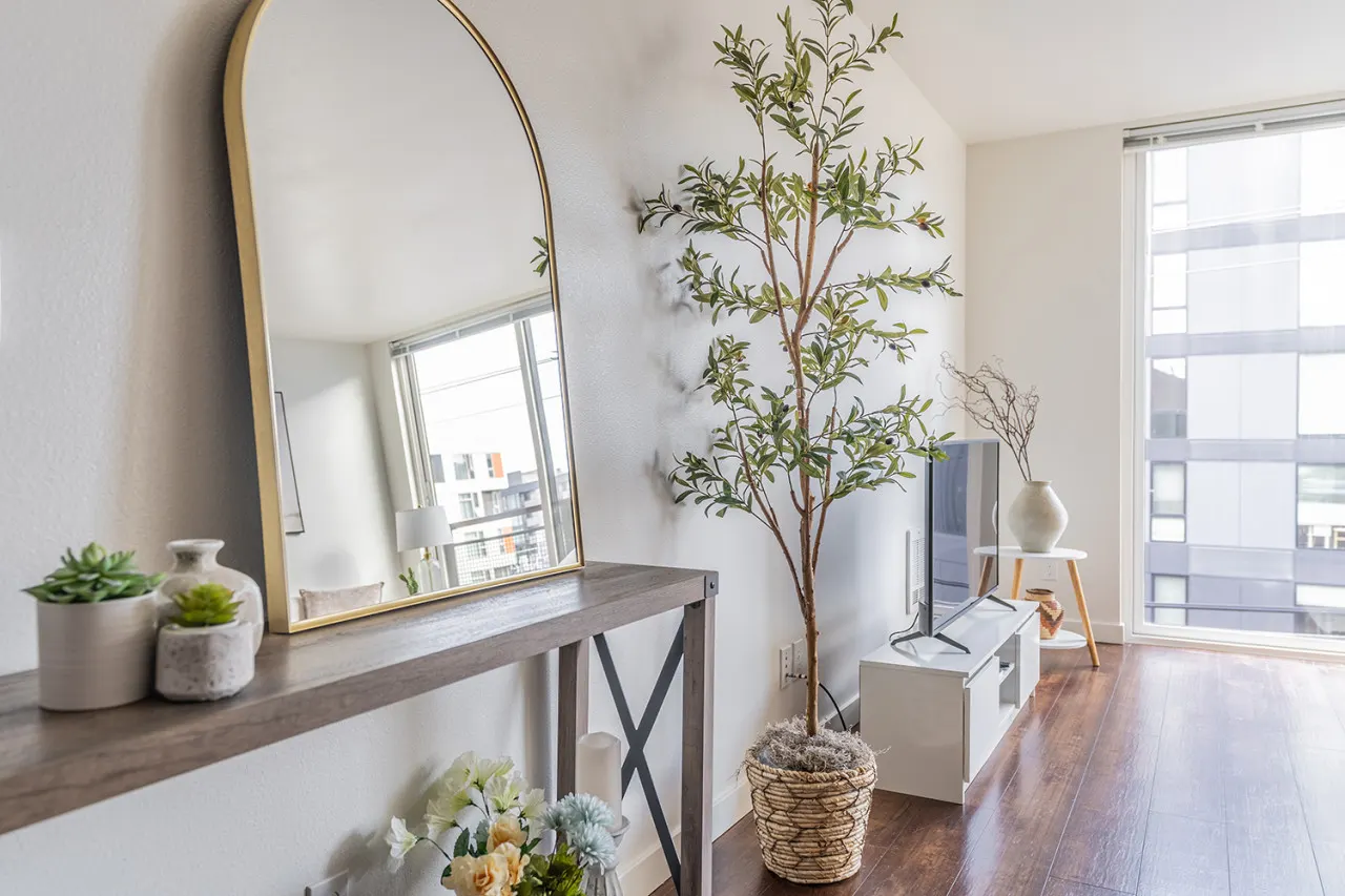 Seattle's modern and stylish Penthouse Apartment- Wifi, Pet Friendly, Rooftop 16